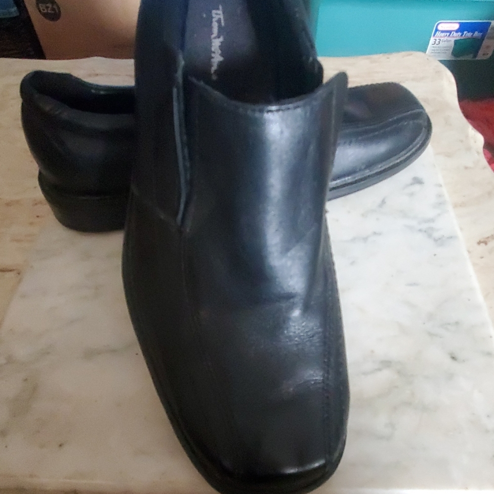 Thom McAn boys shoes